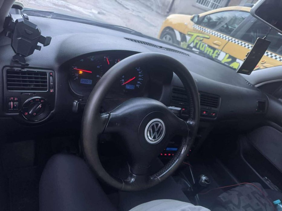 Продавам Фолцваген бора