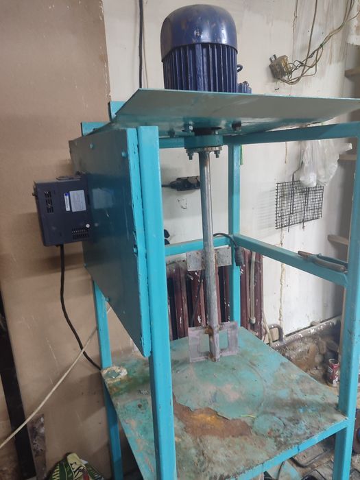 Миксер для перемешивания жидкостей