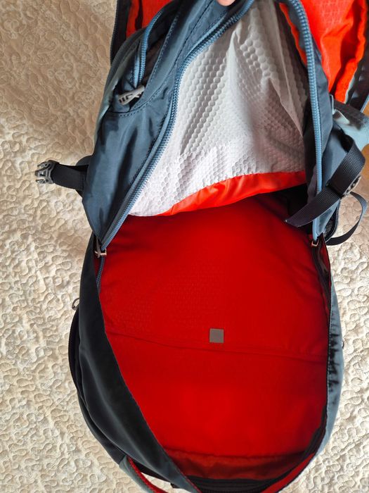 Rucsac unisex 30 litri calitate Ospray, model Comet