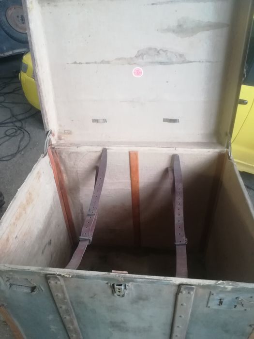 Старинен сандък за багаж от царско време.