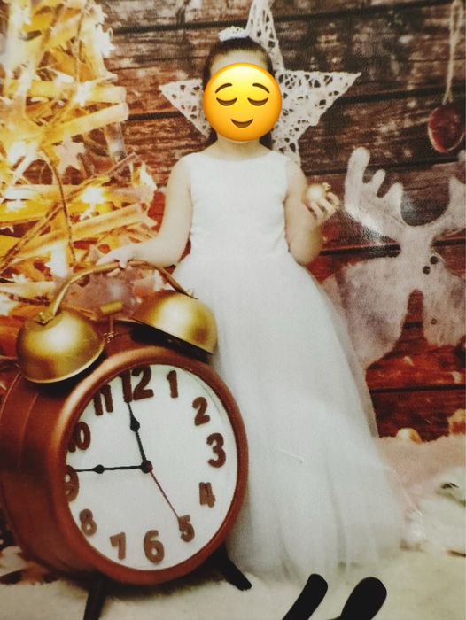 Платье белое нарядное на девочку 5-6 лет