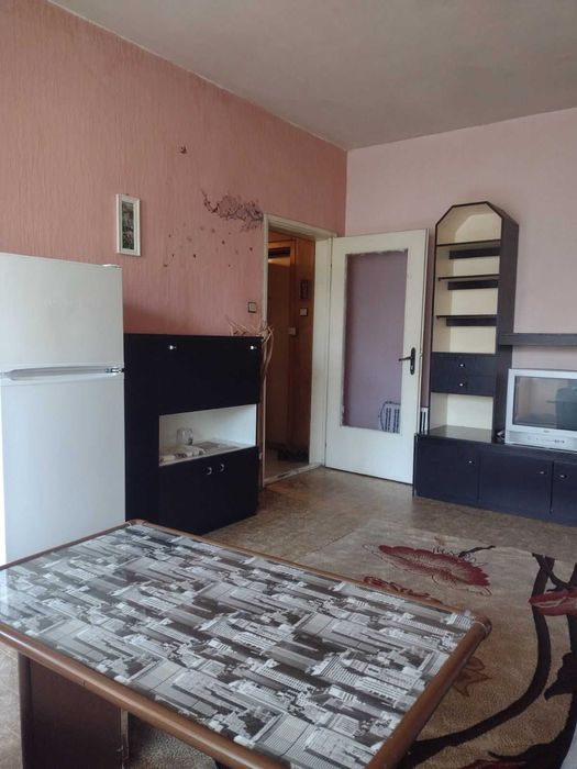 Продавам двустаен панел