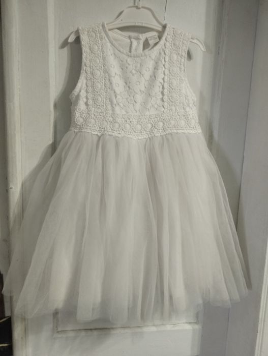 Платья нарядные 3-4,5 года