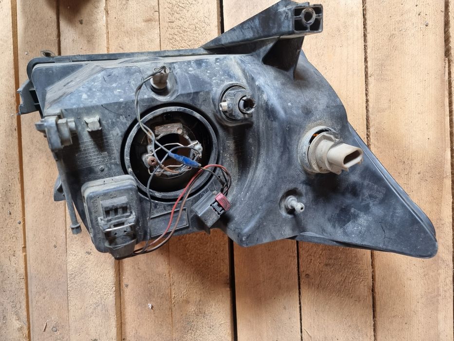 Far  Dodge Caliber spart ,bun modulul si componentele farului