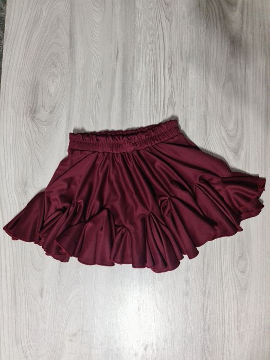 Fusta cu volanase catifea si jerse