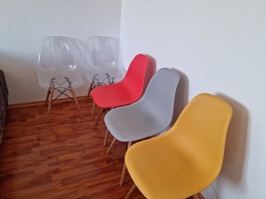 Șifonier, masa si scaune