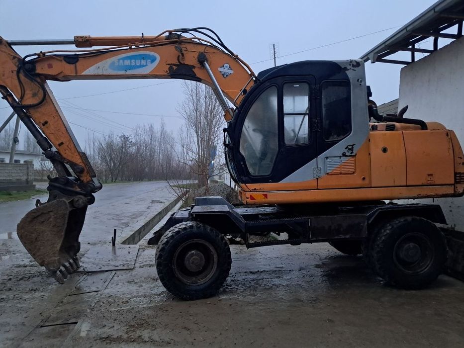 Экскаватор Samsung 132