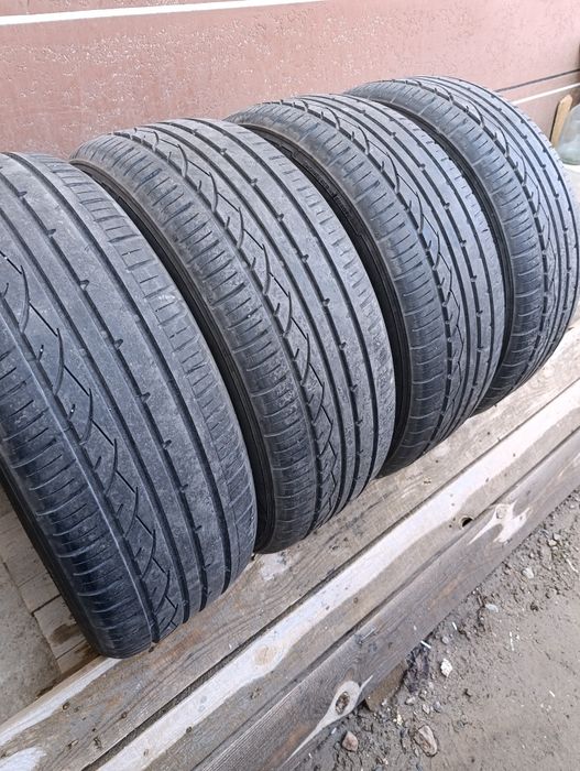 Продам комплект шин 4 штуки 215/55/17