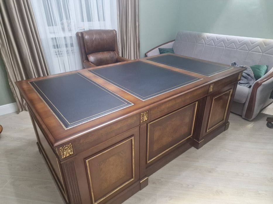 Стол руководителя дерево