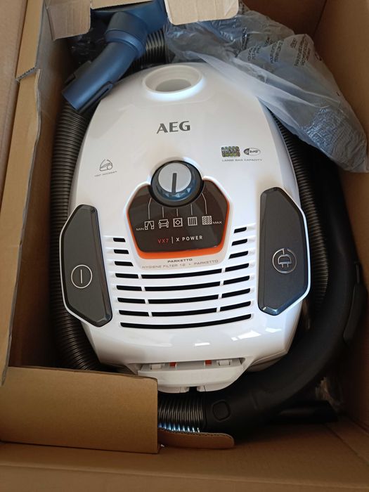 Продавам прахосмукачка АEG