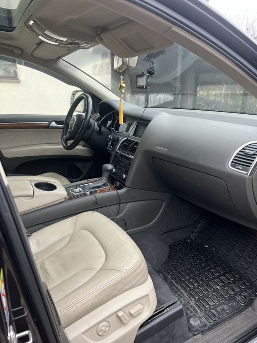 Vând q7 4.2………..