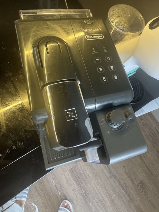 Кофемашина капсульная Delonghi nespresso