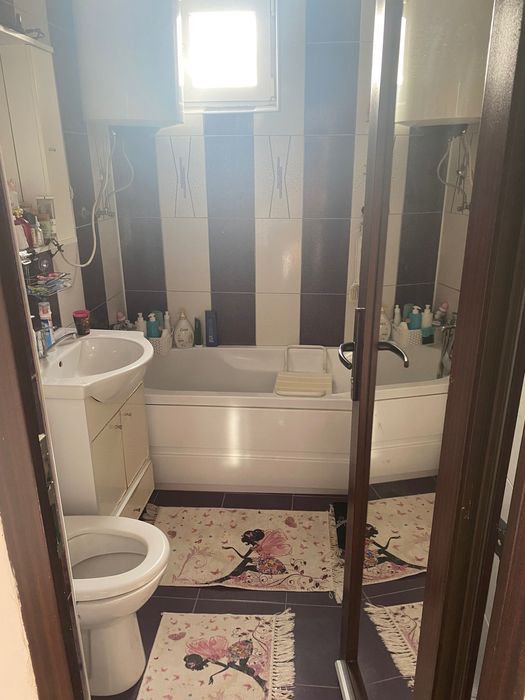 Apartament cu 3 camere decomadat