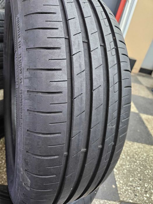 2бр 205/55/17 GOODYEAR 7мм грайфер дот:24г безплатен монтаж