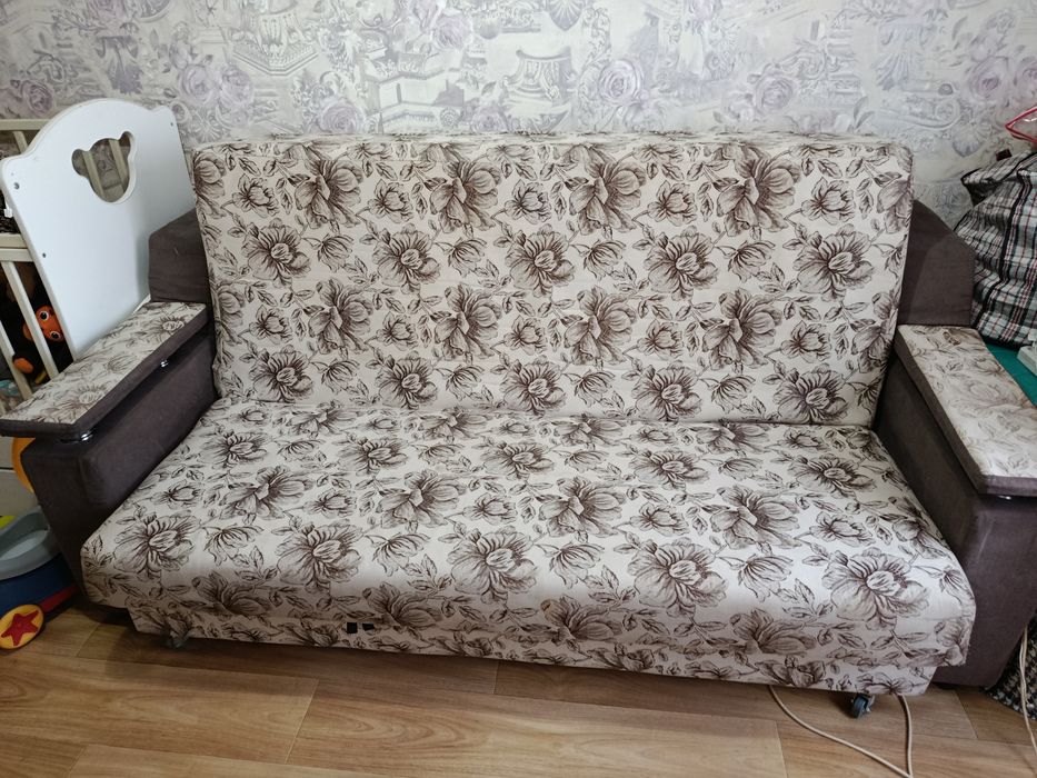 Диван в хорошем состоянии