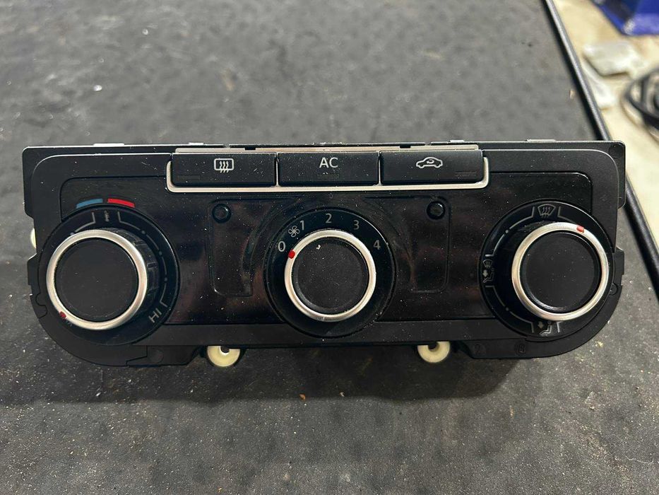 Управление за климатик на Golf VI 2012