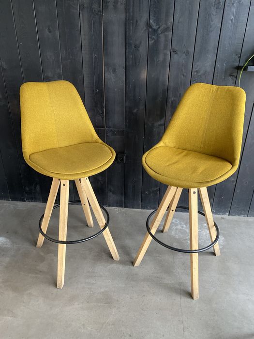 Два бар стола за 250 лв.