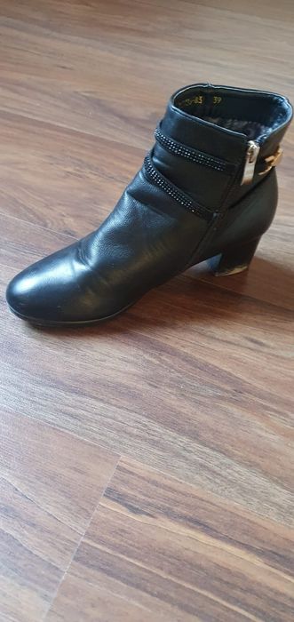 Продается полуботинки осенние