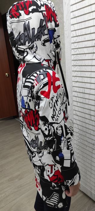 Продаю осеньюю куртку.