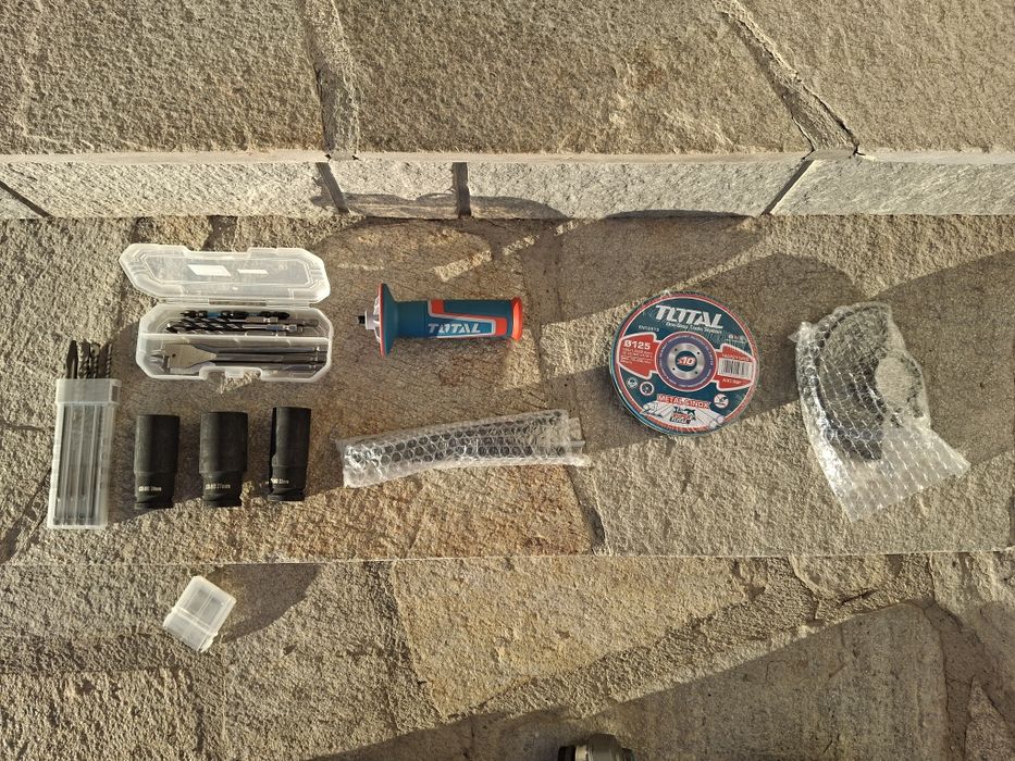 Чисто нов комплект с инструменти на TOTAL