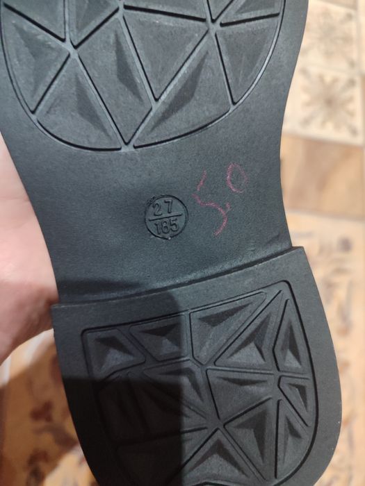Продам детские туфли