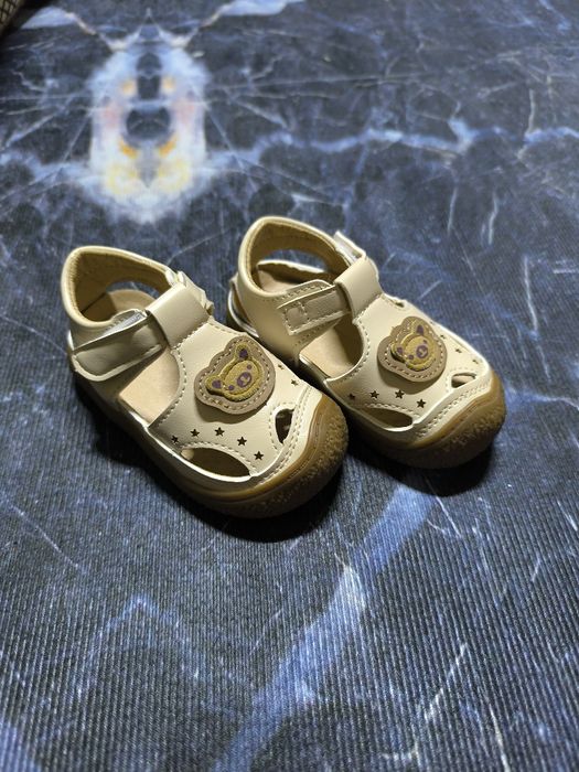 Продам сандали новые