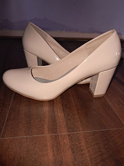 Pantofi stiletto