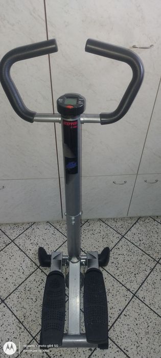 Домашен фитнес степер с дръжка и дисплей