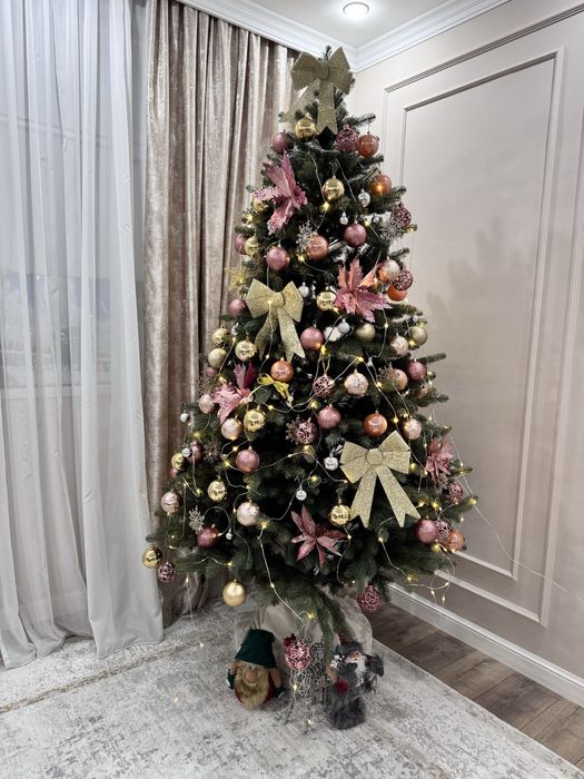 Елка с игрушками