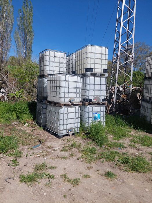 Продавам бидони за напояване 1 тон
