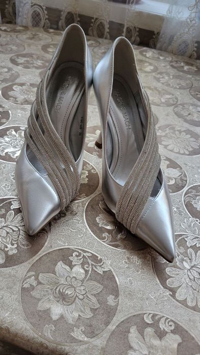 Продаю обувь новая