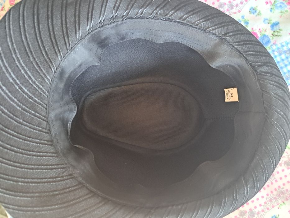 Дамска  шапка с периферия