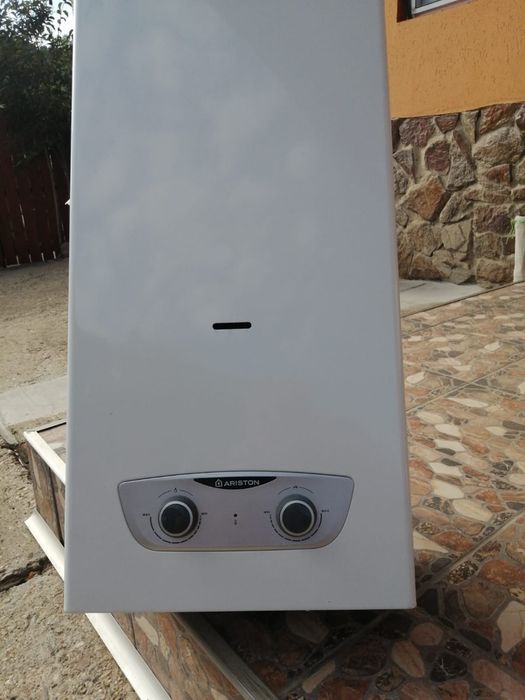 Încălzitor de apă instant pe gaz natural Ariston