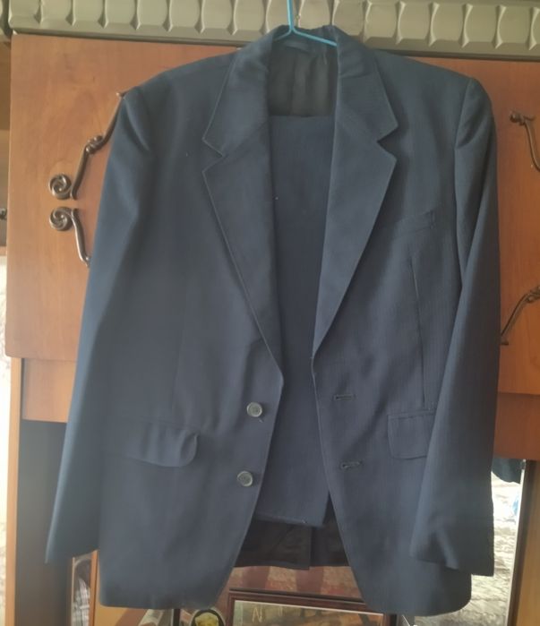 Продам мальчиковые костюмы