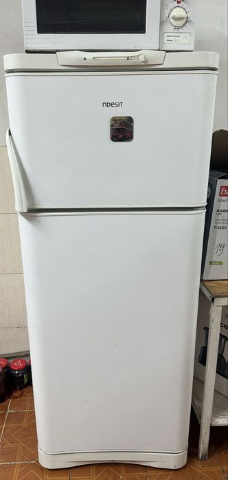 Продам холодильник Indesit