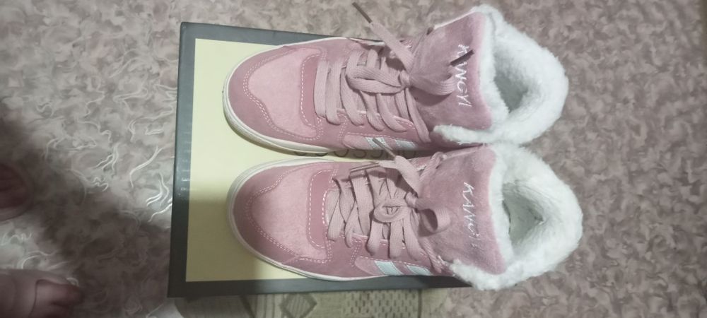 Продам зимние кроссовки