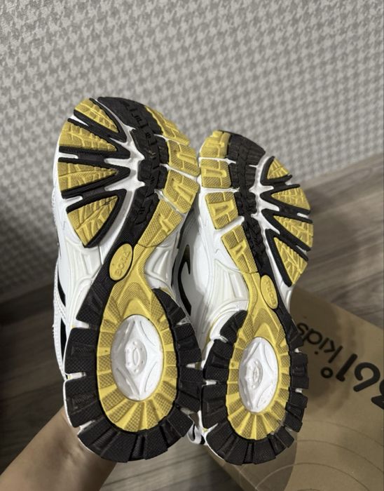 Кроссовки белые женские