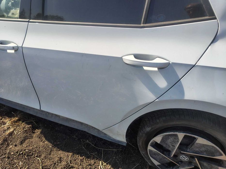 Продавам на Части Volkswagen ID.3 2023г