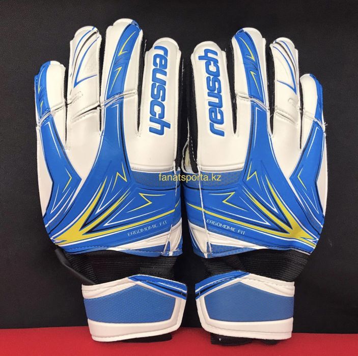 Вратарьские перчатки