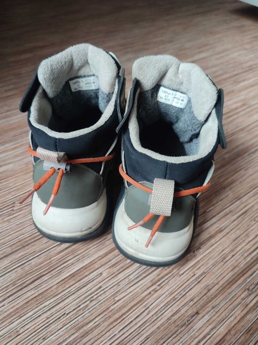 Продам кроссовки демисезонные 37 размер