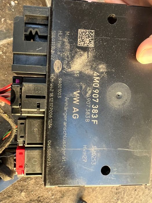 Теглич оригинален за Audi A4 b9 Ауди А4 б9 8w0800491 електрически