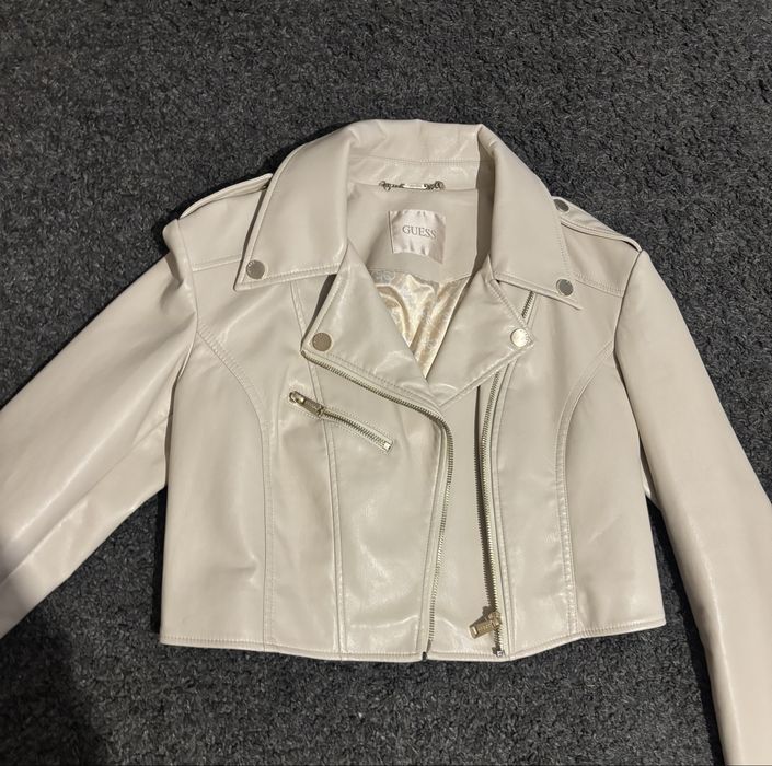 Ново кожено якенцe GUESS