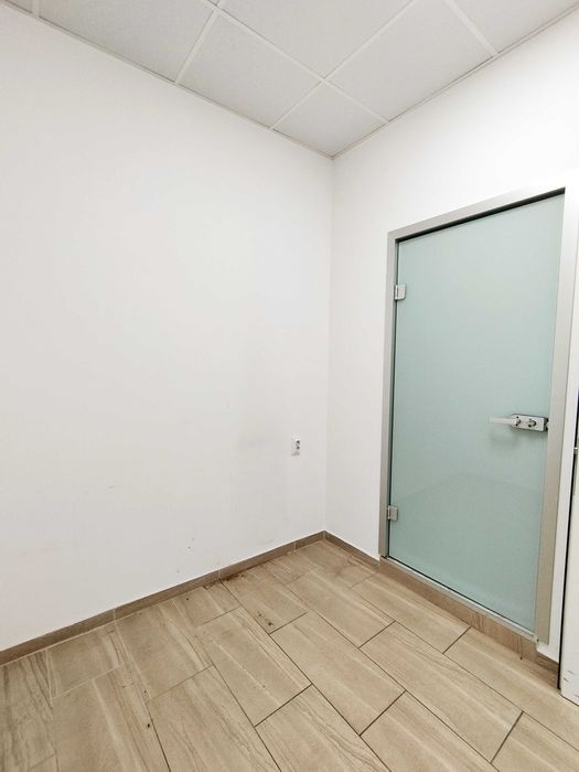 Офис/ Търговско помещение под наем