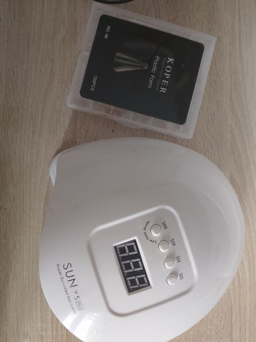 лампа, аппарат для обработки ногтей и верхние формы