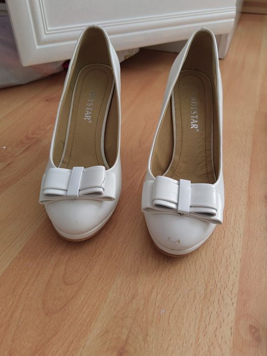 Обувки по 10 лева