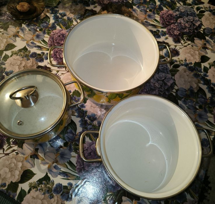 Набор кострюль..