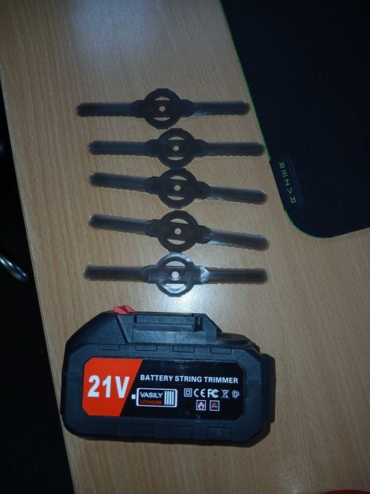 Trimmer pentru iarba, baterie 21V, cu 1 lama inclusa