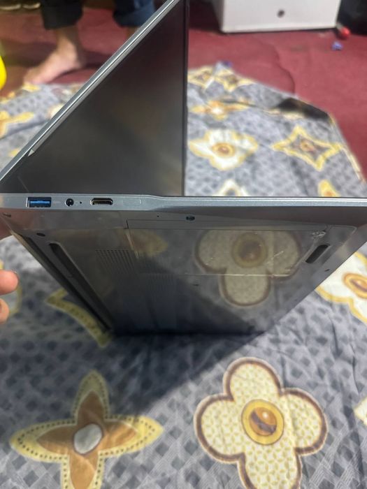 Intel Celeron 8 GB ram 512 gb