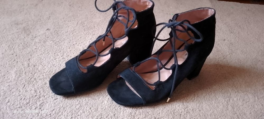 stradivarius basnoshka