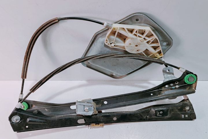 Macara geam  dreapta fata 1K5837462B Volkswagen VW Golf a 6-a generat